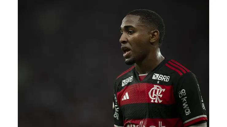 RJ - RIO DE JANEIRO - 13/06/2024 - BRASILEIRO A 2024, FLAMENGO X GREMIO - Lorran jogador do Flamengo lamenta durante partida contra o Gremio no estadio Maracana pelo campeonato Brasileiro A 2024. Foto: Jorge Rodrigues/AGIF