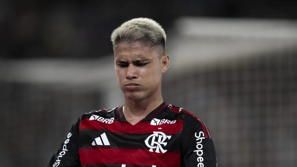 Foto: Jorge Rodrigues/AGIF – Camisa 7 do Flamengo disputa vaga no ataque com Juninho.