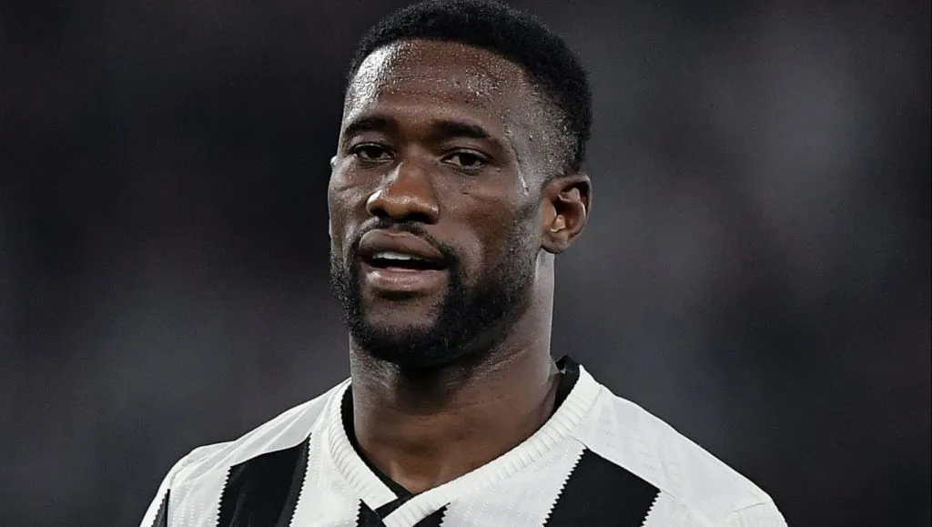 Bastos ainda se recupera de contusão na coxa esquerda e está fora contra a La U, em Santiago – Foto: Thiago Ribeiro/AGIF