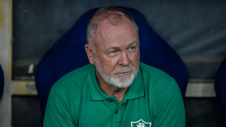 Mano Menezes técnico do Fluminense durante partida contra o Grêmio no estádio Maracanã pelo campeonato Brasileiro A 2024. Foto: Thiago Ribeiro/AGIF
