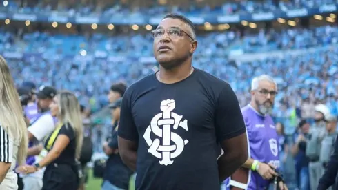 Roger Machado, técnico do Internacional, usando camisa contra racismo. (foto: flickr SC Internacional