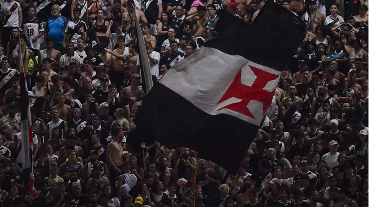 Torcida do vasco iniciou o movimento #RevendaJá nas redes sociais após mais uma eliminação