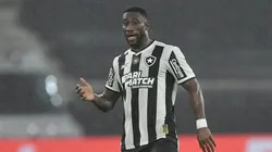 Bastos jogador do Botafogo - Foto: Thiago Ribeiro/AGIF