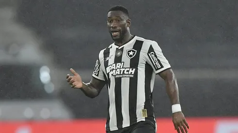 Bastos jogador do Botafogo - Foto: Thiago Ribeiro/AGIF