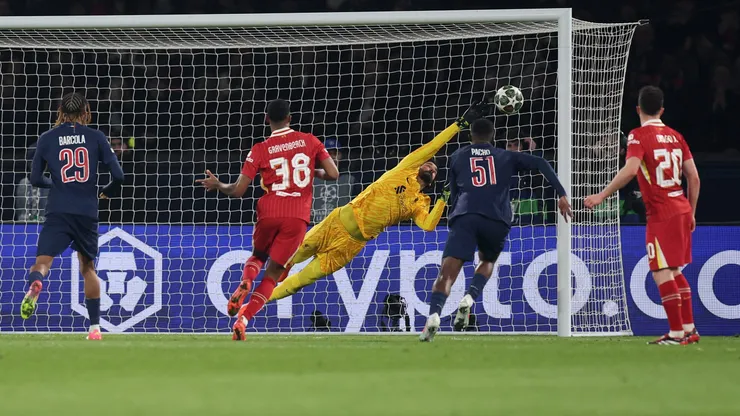 Alisson, ex-Internacional atuando como goleiro do Liverpool - Foto: Julian Finney/Getty Images