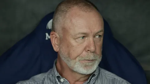 Mano Menezes deve promover duas mudanças para o Fla-Flu desta quarta.