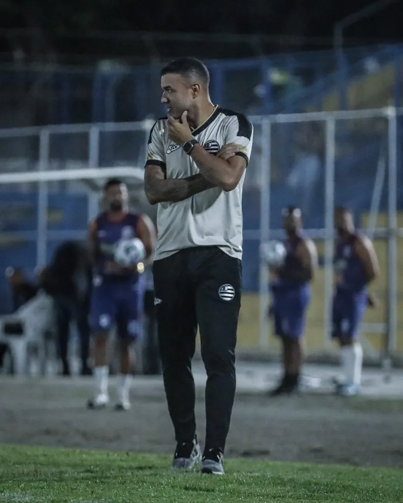 Roger Silva revelou que irá conversar com Roger Machado sobre o Grêmio. Fernanda Trindade/Athletic Club.