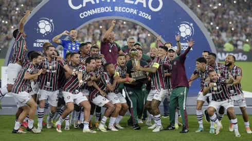Jogadores do Fluminense comemoram o título da Recopa Sul-Americana de 2024. Foto: Alexandre Loureiro/AGIF.