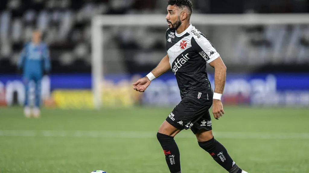 Payet durante partida. Foto: Thiago Ribeiro/AGIF