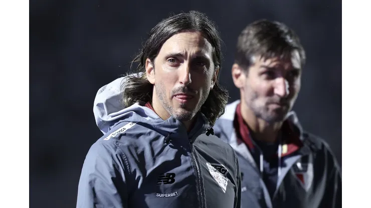 Luis Zubeldia técnico do São Paulo durante partida contra o Portuguesa no estádio Pacaembu pelo campeonato Paulista 2025. Foto: Marcello Zambrana/AGIF