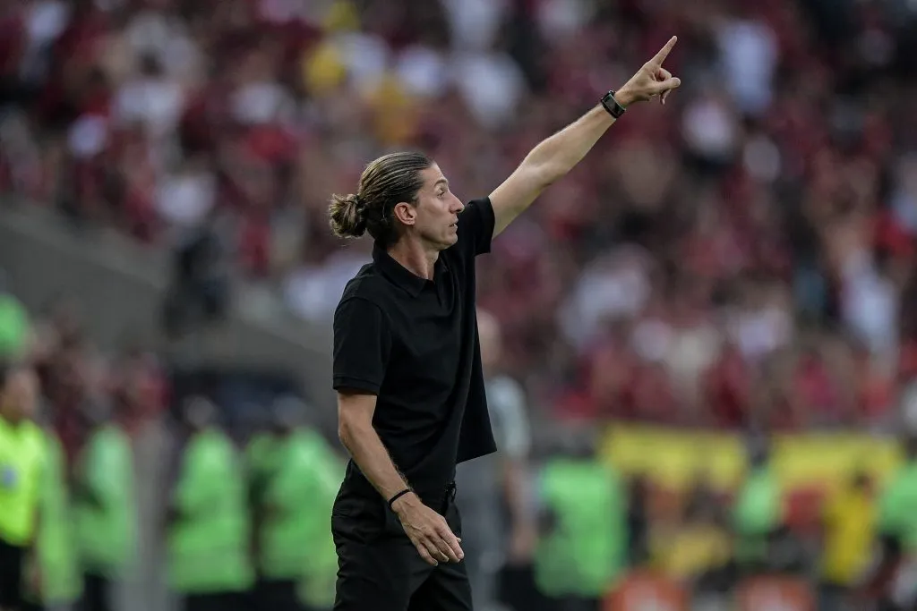 RJ – RIO DE JANEIRO – 03/11/2024 – COPA DO BRASIL 2024, FLAMENGO X ATLETICO-MG – Filipe Luis tecnico do Flamengo durante partida contra o Atletico-MG no estadio Maracana pelo campeonato Copa Do Brasil 2024. Foto: Thiago Ribeiro/AGIF