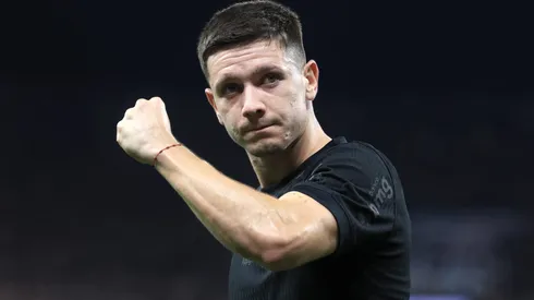 Rodrigo Garro comemorando gol durante partida entre Corinthians e Santos, na Neo Química Arena, pela semifinal do Campeonato Paulista.
