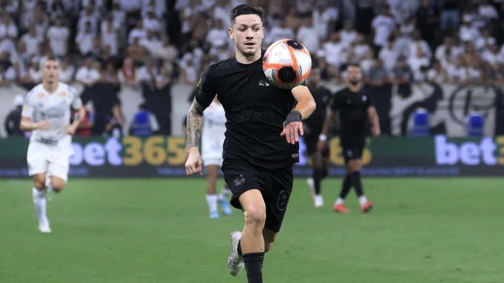 Garro durante partida. Foto: Marcello Zambrana/AGIF