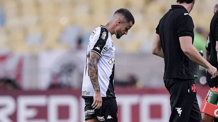 Philippe Coutinho saiu lesionado do clássico contra o Flamengo. Foto: Thiago Ribeiro/AGIF (via AP)