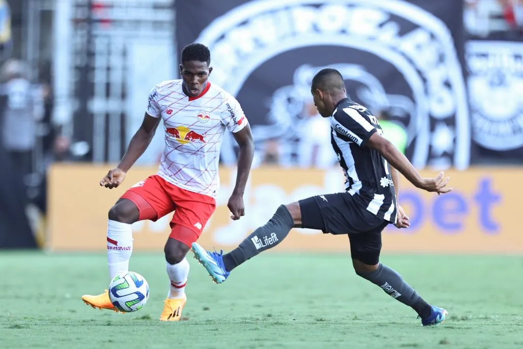 Henry Mosquera, alvo do Botafogo – Foto: Diogo Reis/AGIF