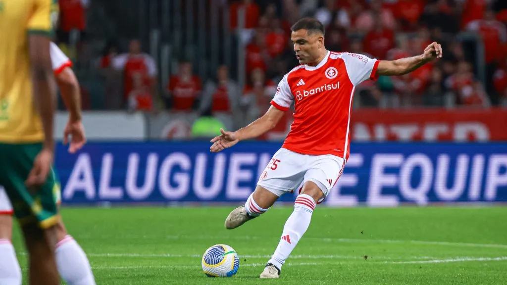 Mercado pelo Internacional no Campeoanto Brasileiro Série A – Foto: Maxi Franzoi/AGIF