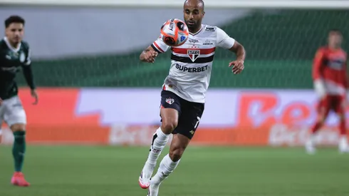 SP - SAO PAULO - 10/03/2025 - PAULISTA 2025, PALMEIRAS X SAO PAULO - Lucas jogador do Sao Paulo durante partida contra o Palmeiras no estadio Arena Allianz Parque pelo campeonato Paulista 2025. Foto: Ettore Chiereguini/AGIF