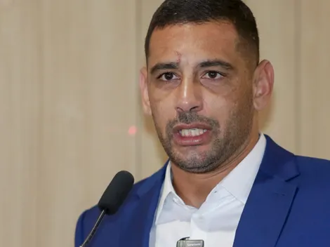 Diego Souza ‘reprova’ arbitragem de Flamengo x Vasco