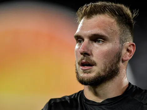 Lucas Perri, ex-Botafogo, volta a receber elogios no Lyon