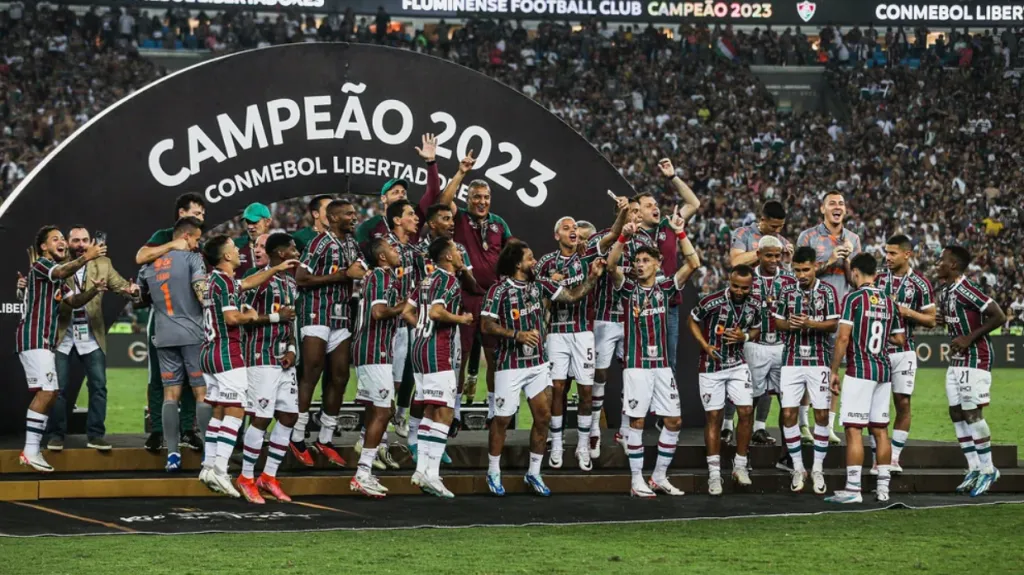 Atletas do Fluminense celebram conquista da CONMEBOL Libertadores de 2023. Foto: Lucas Merçon/Fluminense.