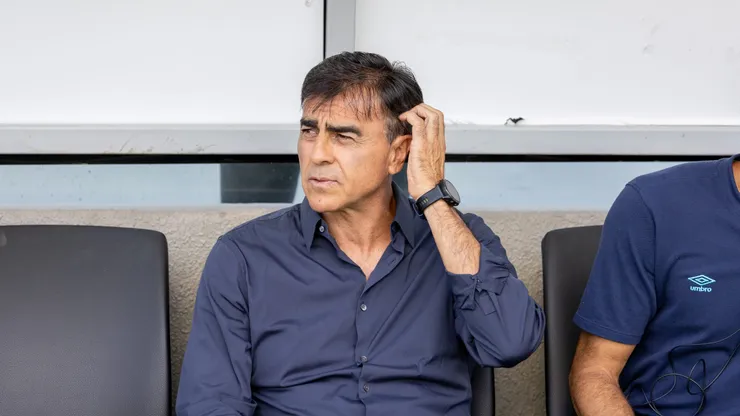 Gustavo Quinteros, técnico do Grêmio, durante partida contra o Juventude no estadio Alfredo Jaconi pelo campeonato Gaucho 2025. Foto: Liamara Polli/AGIF