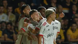 Varela é alvo do Santos para a temporada