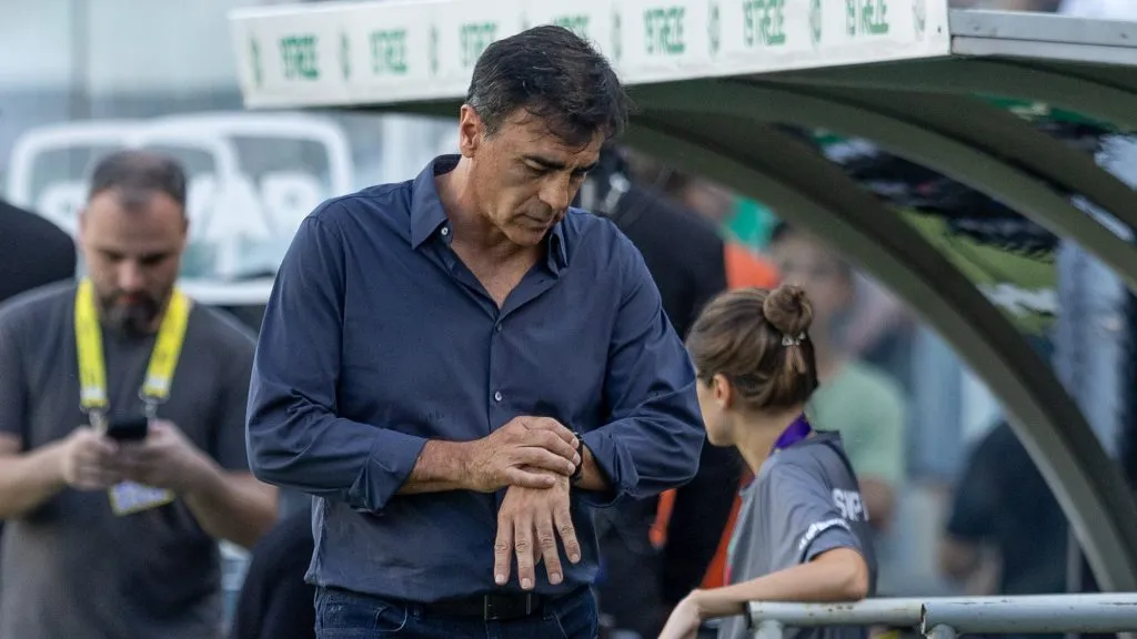 Gustavo Quinteros não agrada no Grêmio - Foto: Liamara Polli/AGIF.