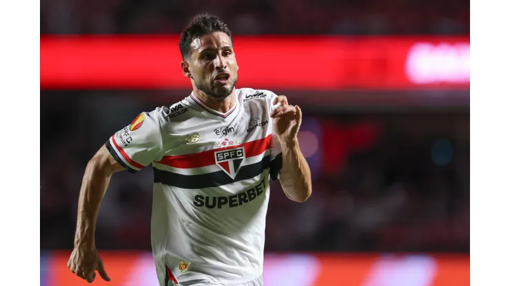 SP - SAO PAULO - 19/02/2025 - PAULISTA 2025, SAO PAULO X PONTE PRETA - Calleri jogador do Sao Paulo durante partida contra o Ponte Preta no estadio Morumbi pelo campeonato Paulista 2025. Foto: Marcello Zambrana/AGIF