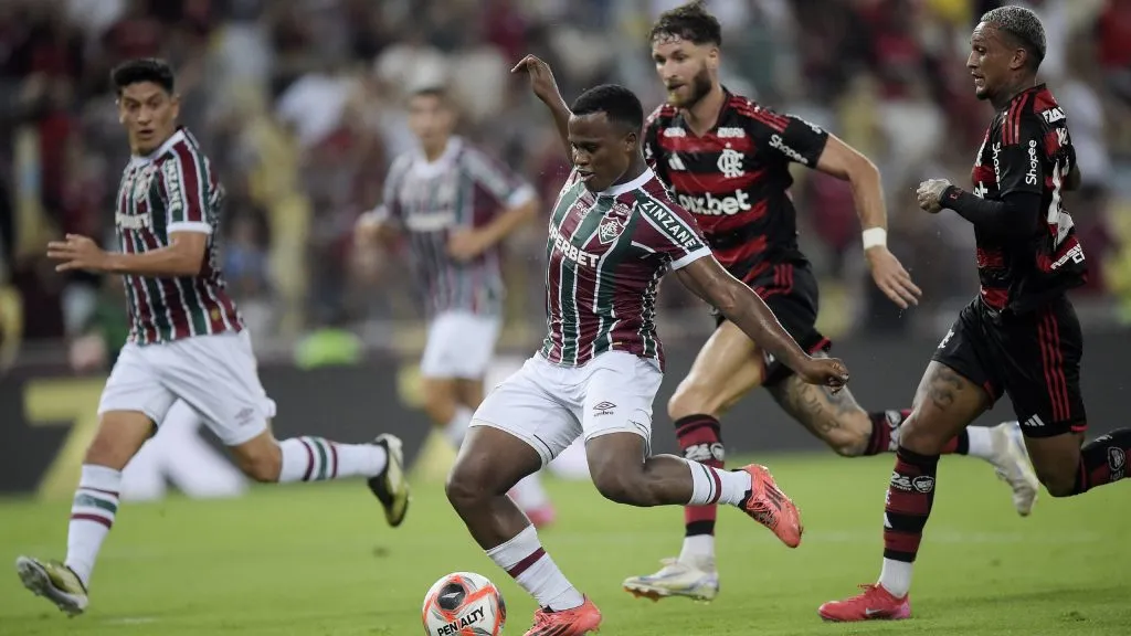  Jhon Arias jogador do Fluminense durante partida contra o Flamengo no estádio Maracanã pelo campeonato Carioca 2025. Foto: Alexandre Loureiro/AGIF