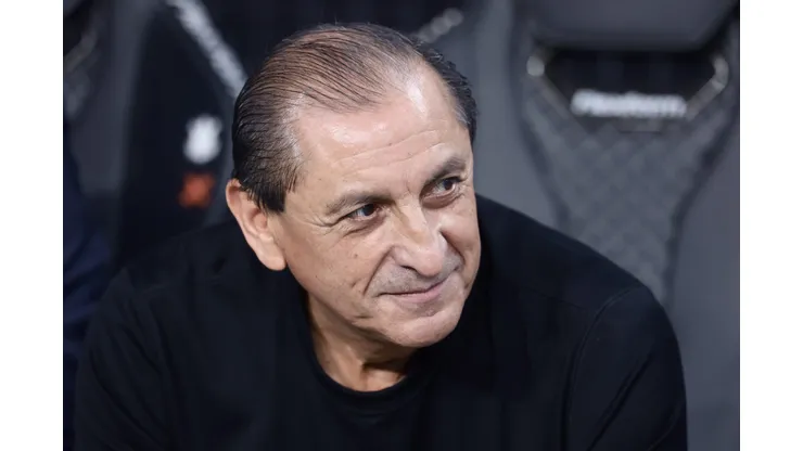 Ramon Diaz técnico do Corinthians durante partida contra o Santos no estádio Arena Corinthians pelo campeonato Paulista 2025. Foto: Marcello Zambrana/AGIF