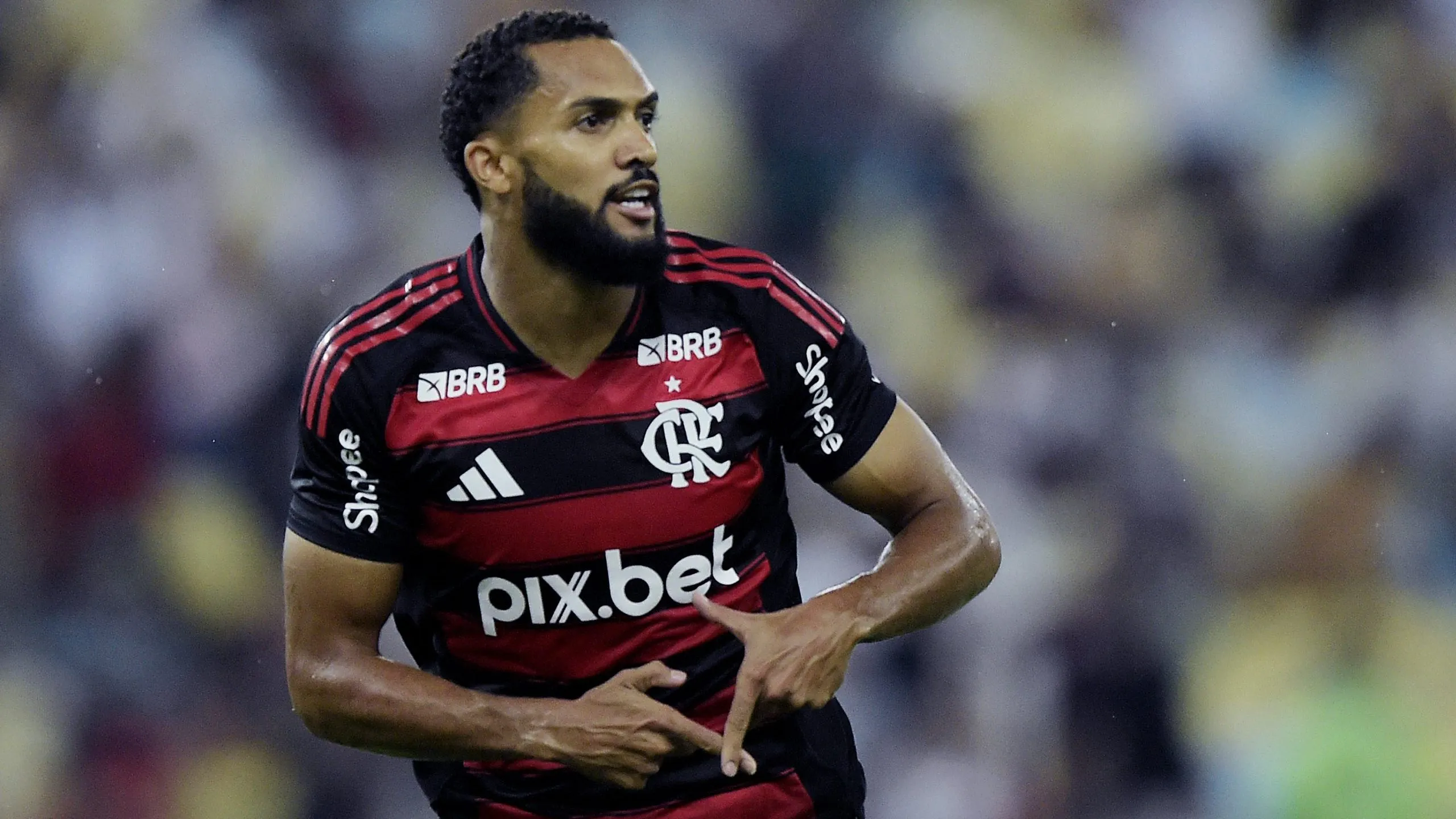 Juninho jogador do Flamengo comemora seu gol durante partida contra o Fluminense no estádio Maracanã pelo campeonato Carioca 2025. Foto: Alexandre Loureiro/AGIF