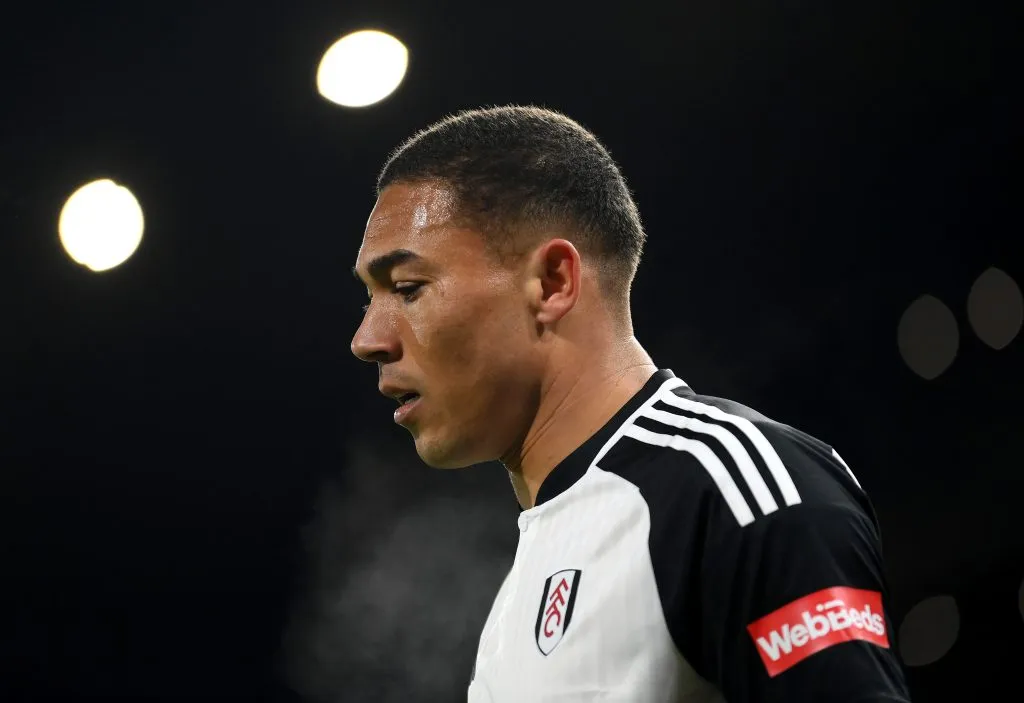 Carlos Vinícius em campo pelo Fulham – Foto: Alex Davidson/Getty Images