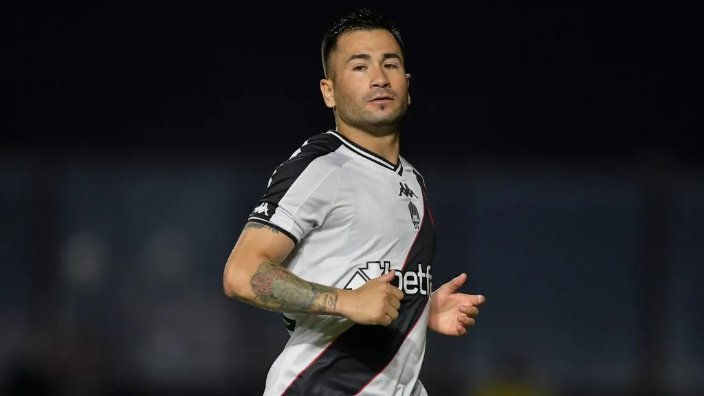 Jean David jogador do Vasco durante partida contra o Athletico-PR no estádio São Januário pelo campeonato Brasileiro A 2024. Foto: Thiago Ribeiro/AGIF