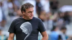 Cuca, técnico do Atlético-MG, durante partida contra o America-MG no estadio Mineirao pelo campeonato Mineiro 2025. Foto: Gilson Lobo/AGIF