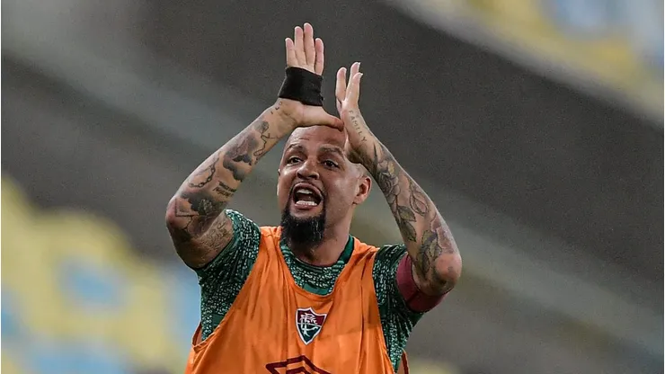 Felipe Melo critica arbitragem no clássico