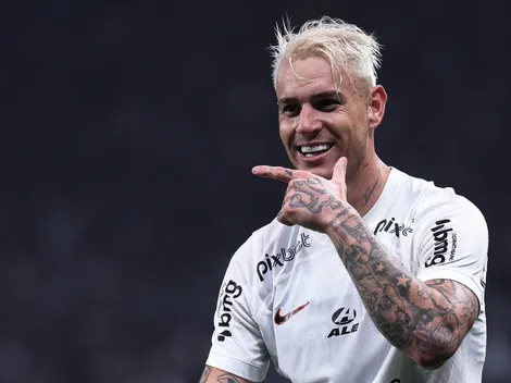 Torcida do Corinthians pede retorno de Roger Guedes