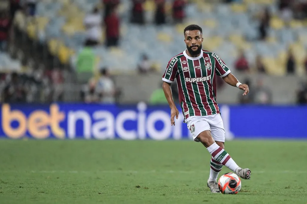 Samuel Xavier começou no banco no clássico contra o Flamengo. Foto: Thiago Ribeiro/AGIF