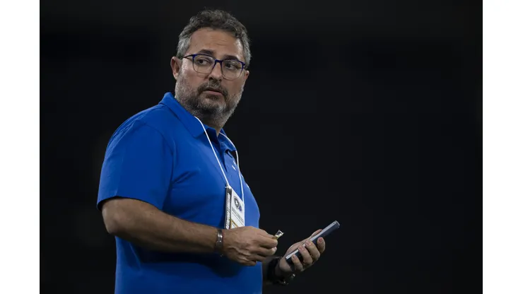RJ - RIO DE JANEIRO - 27/07/2024 - BRASILEIRO A 2024, BOTAFOGO X CRUZEIRO - Alexandre Mattos diretor de futebol do Cruzeiro antes da partida contra o Botafogo no estadio Engenhao pelo campeonato Brasileiro A 2024. Foto: Jorge Rodrigues/AGIF