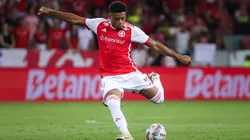 Victor Gabriel é titular na zaga do Internacional. Foto: Maxi Franzoi/AGIF