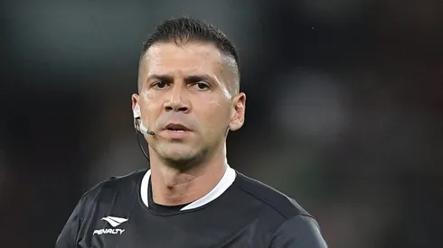 RJ - RIO DE JANEIRO - 01/03/2025 - CARIOCA 2025, VASCO X FLAMENGO - O arbitro Bruno Arleu de Araujo durante partida entre Vasco e Flamengo no estadio Engenhao pelo campeonato Carioca 2025.
