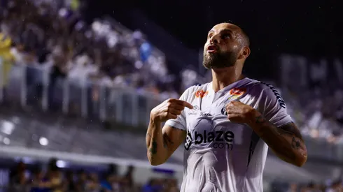 Guilherme jogador do Santos comemora seu gol durante partida contra o São Paulo no estádio Vila Belmiro pelo campeonato Paulista 2025. Foto: Marcello Zambrana/AGIF