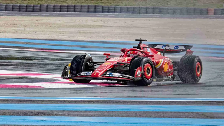 Charles Leclerc da Ferrari no Circuito Paul Ricard na França