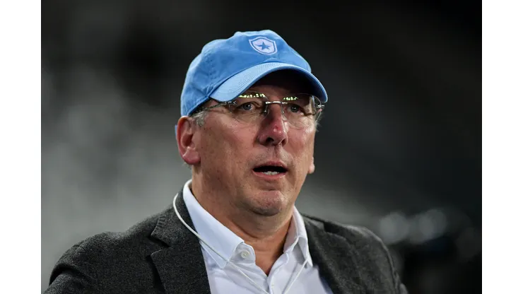 John Textor presidente da SAF do Botafogo durante partida contra o Atlético-GO no estádio Engenhão pelo campeonato Brasileiro A 2024. Foto: Thiago Ribeiro/AGIF