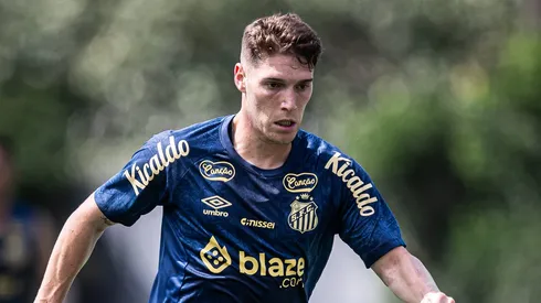 Rollheiser trena no CT Rei Pelé