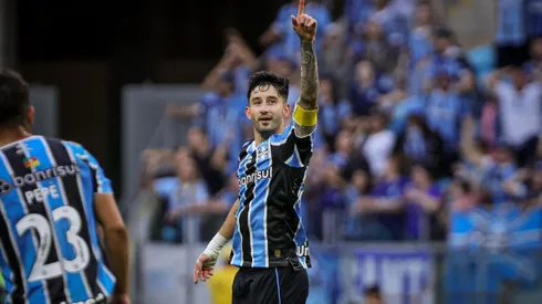 RS - PORTO ALEGRE - 26/10/2024 - BRASILEIRO A 2024, GREMIO X ATLETICO-GO - Villasanti jogador do Gremio comemora seu gol durante partida contra o Atletico-GO no estadio Arena do Gremio pelo campeonato Brasileiro A 2024. Foto: Maxi Franzoi/AGIF