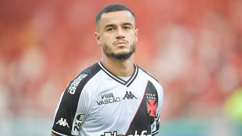 Coutinho jogador do Vasco durante partida contra o Flamengo no estádio Maracanã pelo campeonato Carioca 2025. Foto: Thiago Ribeiro/AGIF