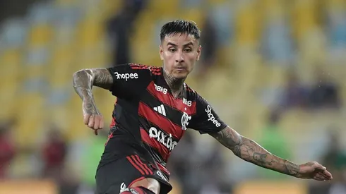 Eick Pulgar pelo Flamengo em partida diante do Vasco. Foto: Maxi Franzoi/AGIF (via AP)