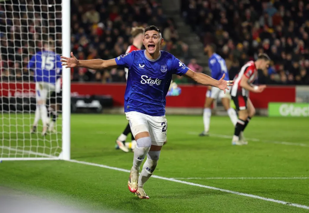 Alcaraz comemorando gol diante do Brentford. Foto: Richard Heathcote/Getty Images