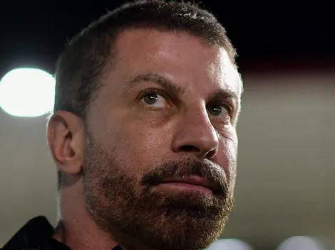 Após venda de Melbourne, pressão sobre Pedrinho aumenta no Vasco