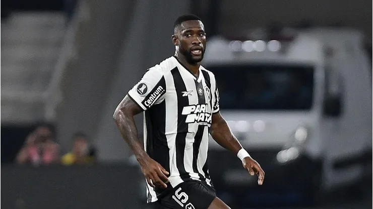 Bastos pelo Botafogo em partida da Libertadores. Foto: A.PAES / Alamy Stock Photo